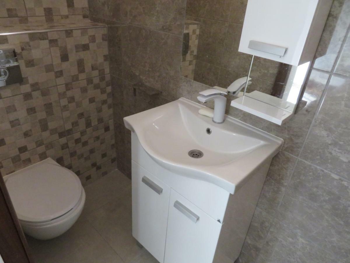 Vila Velvet Hotel Starigrad Paklenica Exterior photo